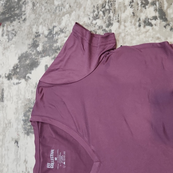 V-neck T-shirt - Picture 3 of 4